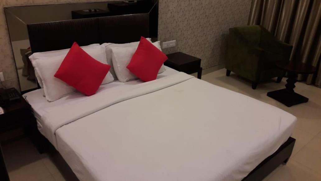 Hotel Supreme Visakhapatnam Ngoại thất bức ảnh